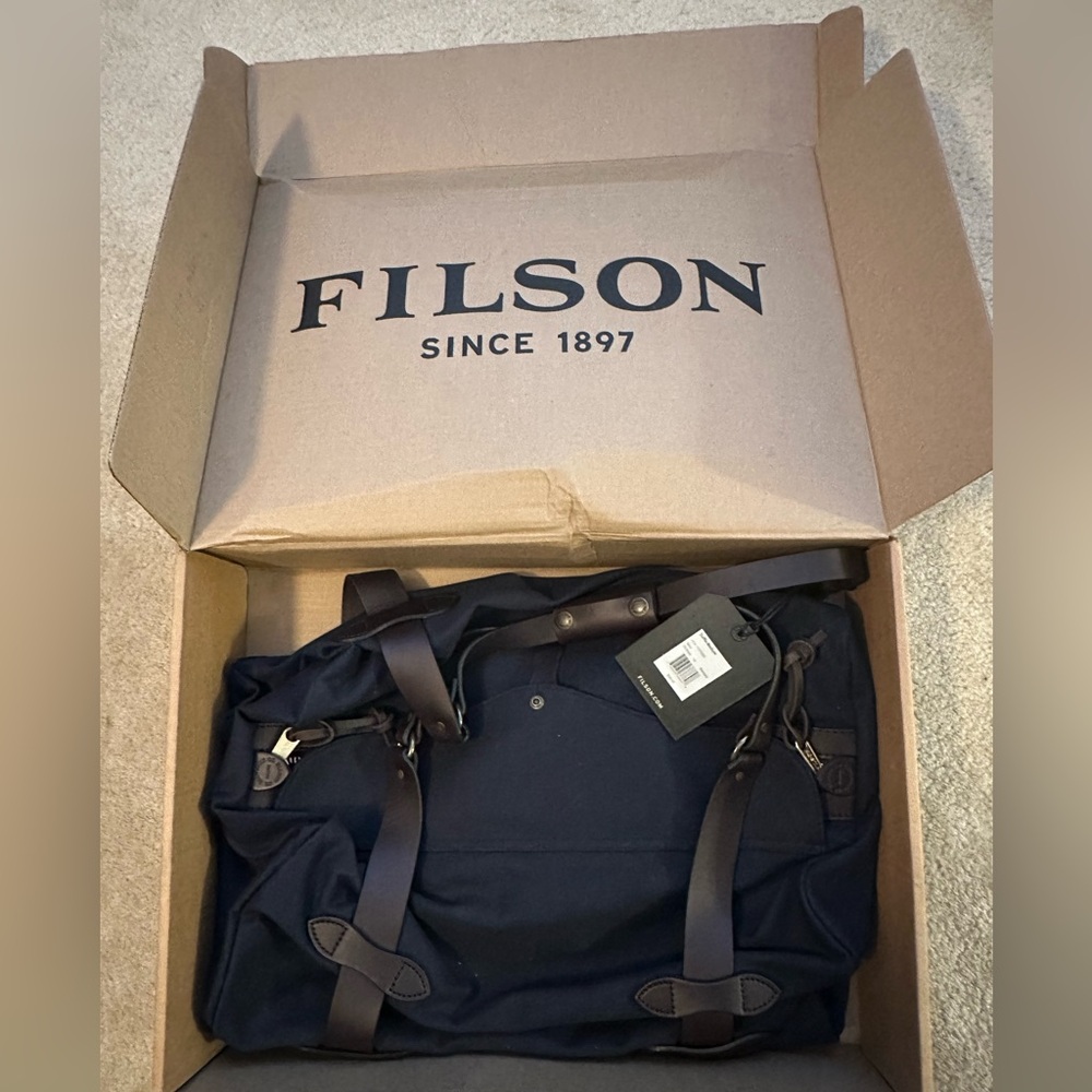 Filson Men's NWT Navy Duffel Bag (medium)